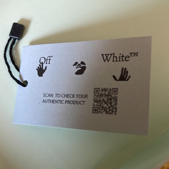 100% Authentic Off White Vulcanized Sneakers - Picture 5 of 10